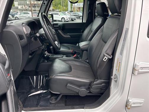 Bright White Clearcoat 2016 Jeep Wrangler Unlimited Freedom