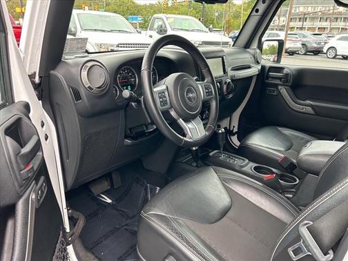 Bright White Clearcoat 2016 Jeep Wrangler Unlimited Freedom