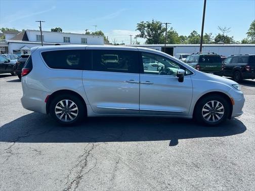 2023 Chrysler Pacifica Hybrid Limited