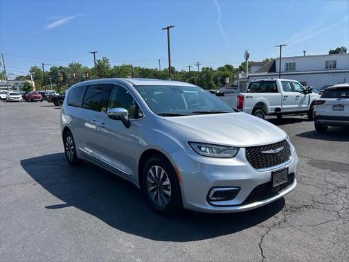 2023 Chrysler Pacifica Hybrid Limited