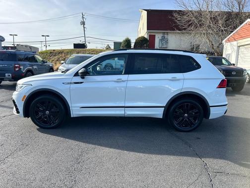 2022 Volkswagen Tiguan 2.0T SE R-Line Black 4MOTION