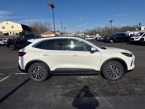 STAR WHITE METALLIC TRI-COAT 2026 Ford Escape PHEV SE