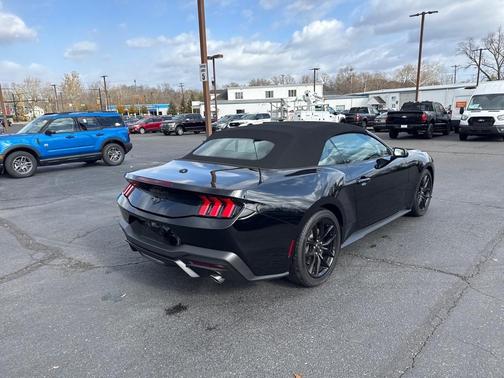 2025 Ford Mustang EcoBoost
