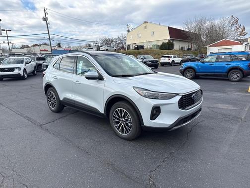 2026 Ford Escape PHEV SE