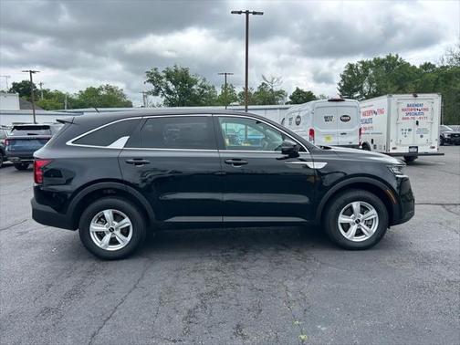 2022 Kia Sorento LX