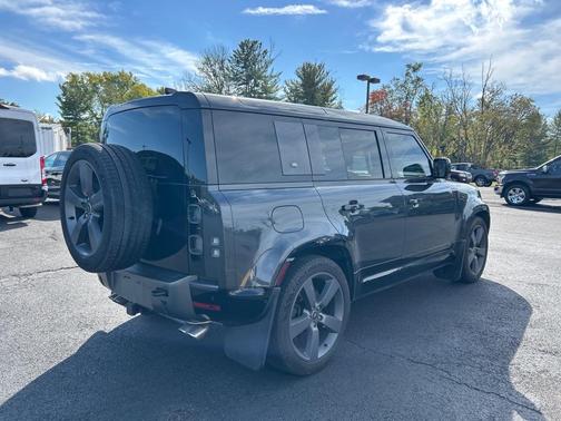 2024 Land Rover Defender 110 V8