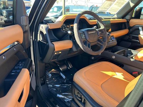 2024 Land Rover Defender 110 V8