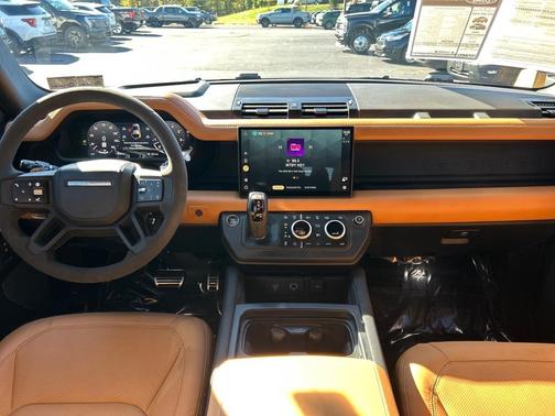 2024 Land Rover Defender 110 V8