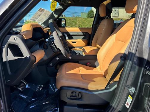 2024 Land Rover Defender 110 V8