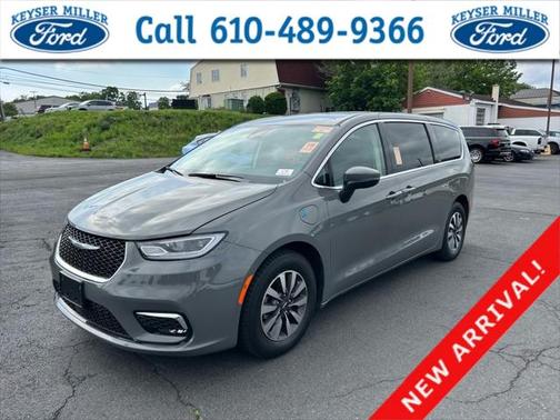 2023 Chrysler Pacifica Hybrid Touring L