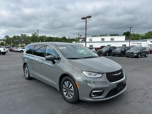 2023 Chrysler Pacifica Hybrid Touring L