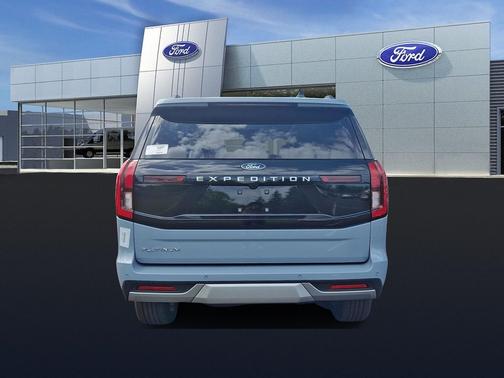 GLACIER GRAY MET TRI-COAT 2026 Ford Expedition Platinum