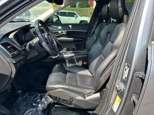 2020 Volvo XC90 T5 Momentum
