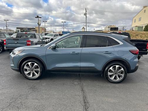 2025 Ford Escape Platinum