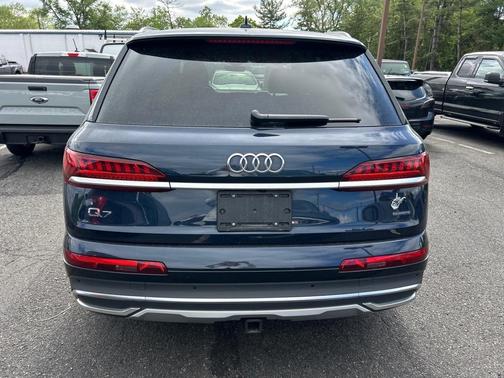 Waitomo Blue Metallic 2023 Audi Q7 55 Prestige