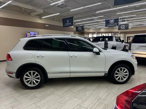 2015 Volkswagen Touareg V6 Sport