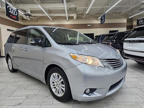 Silver Sky Metallic 2015 Toyota Sienna XLE
