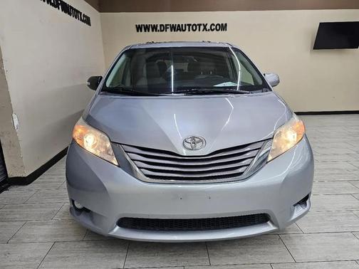 Silver Sky Metallic 2015 Toyota Sienna XLE