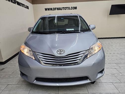 2015 Toyota Sienna LE