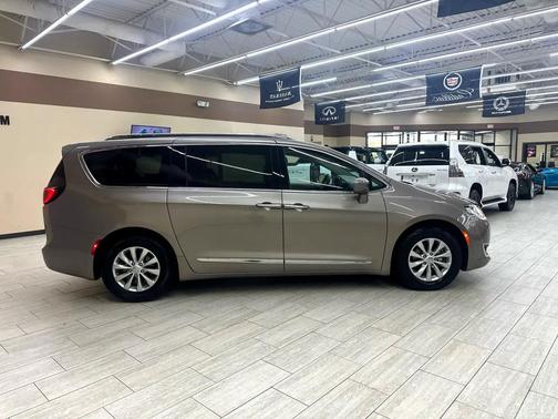 2018 Chrysler Pacifica Touring-L Plus