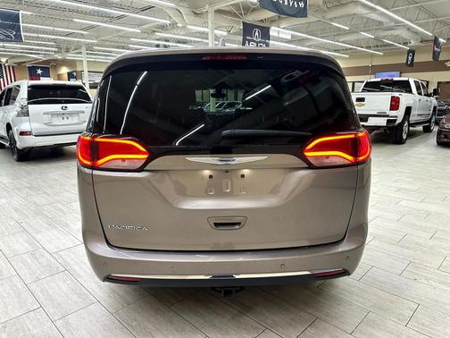2018 Chrysler Pacifica Touring-L Plus