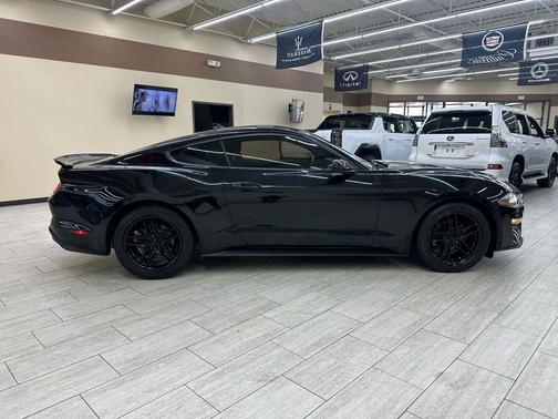 2020 Ford Mustang EcoBoost