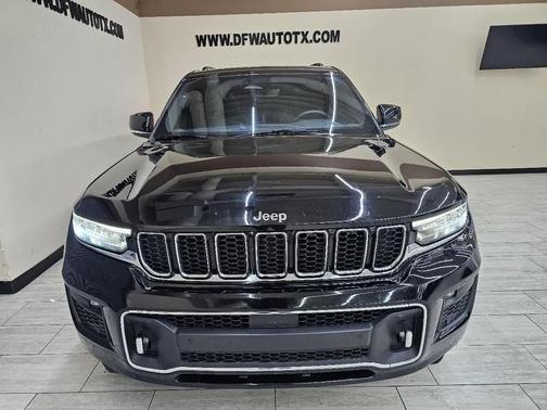 Diamond Black Crystal Pearlcoat 2023 Jeep Grand Cherokee L Overland