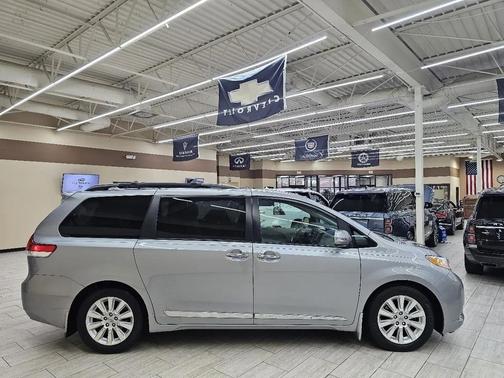 2014 Toyota Sienna XLE