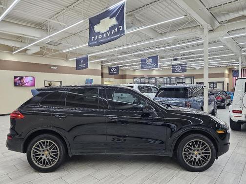 2018 Porsche Cayenne Platinum Edition