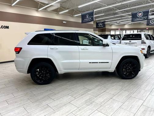 2022 Jeep Grand Cherokee Laredo