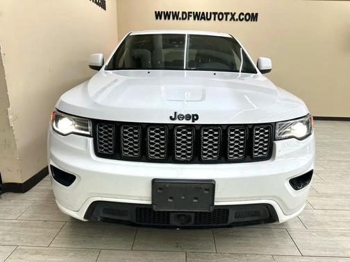 2022 Jeep Grand Cherokee Laredo