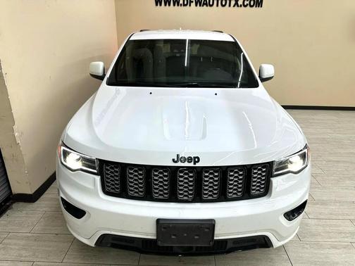 2022 Jeep Grand Cherokee Laredo