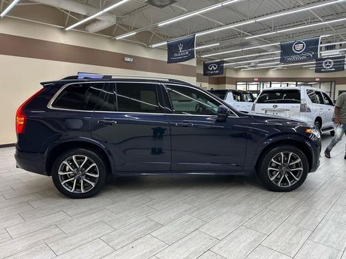 2019 Volvo XC90 T5 Momentum