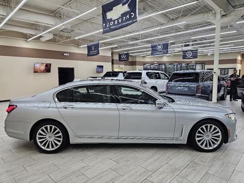 2020 BMW 740 740i