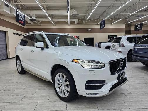 2016 Volvo XC90 T6 Momentum