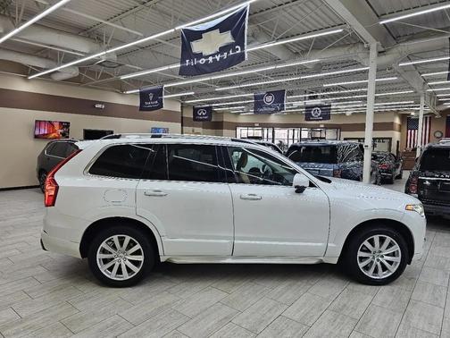 2016 Volvo XC90 T6 Momentum