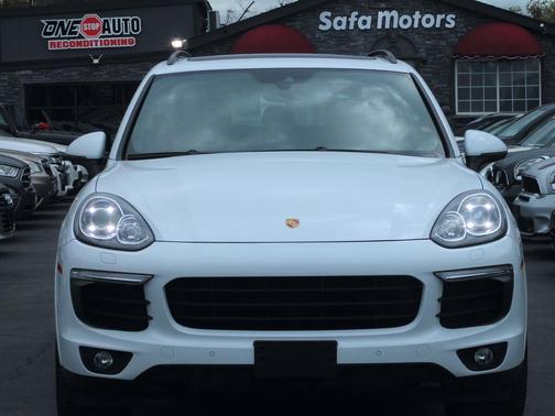 2017 Porsche Cayenne Platinum Edition