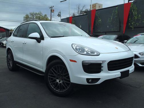 2017 Porsche Cayenne Platinum Edition
