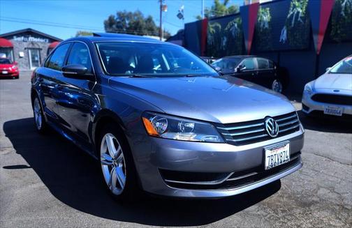 2014 Volkswagen Passat 1.8T Auto SE w/Sunroof & Nav