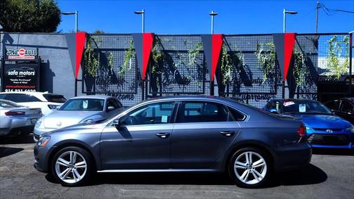 2014 Volkswagen Passat 1.8T Auto SE w/Sunroof & Nav