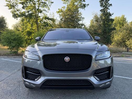 Gray 2018 Jaguar F-PACE 35t R-Sport