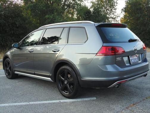 2017 Volkswagen Golf Alltrack TSI S