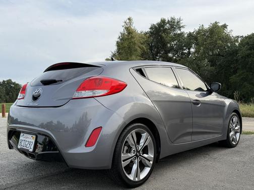Triathlon Gray Metallic 2017 Hyundai Veloster Value Edition