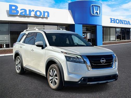 2023 Nissan Pathfinder SL