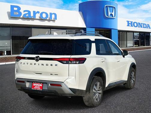 2023 Nissan Pathfinder SL