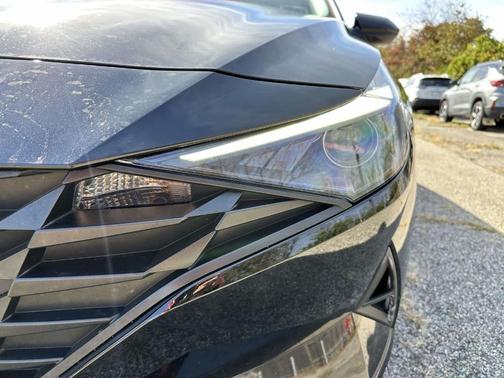 2023 Hyundai ELANTRA SE
