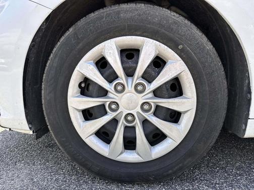 Clear White 2023 Kia Forte LX