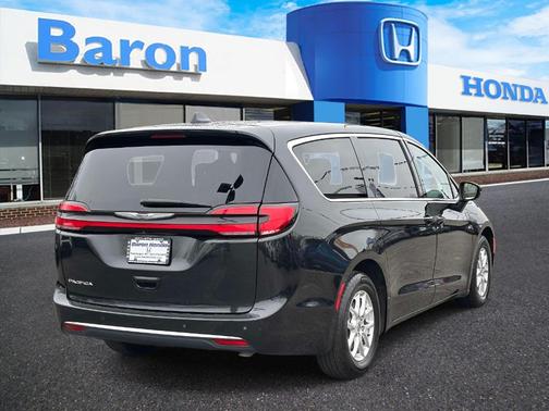 2023 Chrysler Pacifica Touring-L