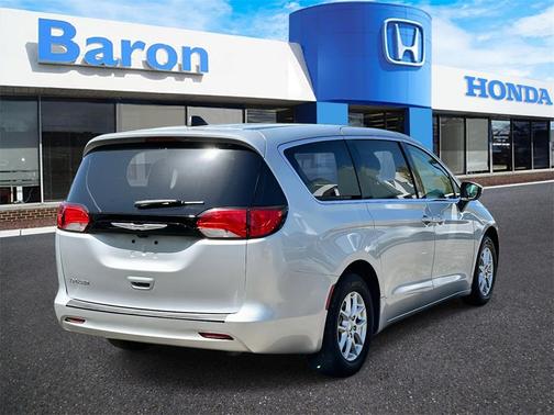 2023 Chrysler Voyager LX