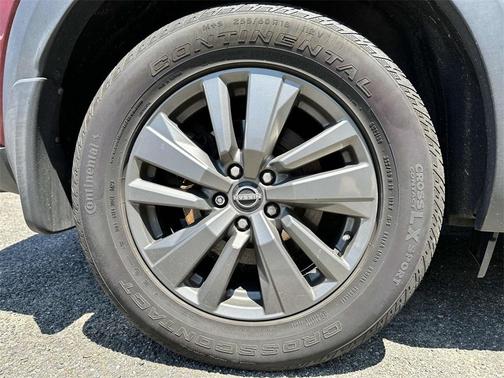 2022 Nissan Pathfinder SV